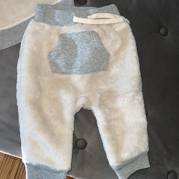 Baby Bear Sherpa Outfit Set - Picture 3 of 5